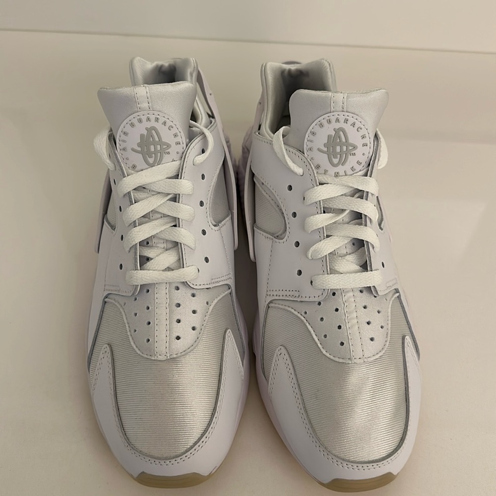 Nike - Men - Air Huarache - White/Pure Platinum / Release 2021